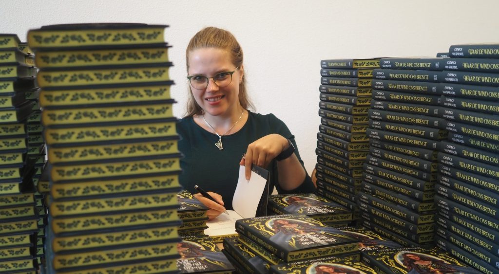 Cathinca signeert stapels van haar nieuwste boek